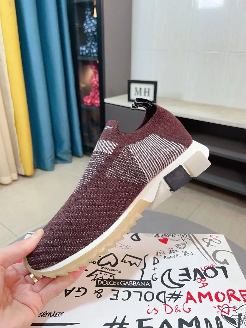 Ex-factory price 340🌹🌹"Dolce & Gabbana DG" original imported fly-knit stitching➕fly-knit lining, light on the foot, comfortable, versatile, original special outsole🔥favored by trendy men. Welcome to compare the quality🔥exquisite luxury, super A level! Compared with the genuine product at the counter, the version is no worse at all! Code number 36-46